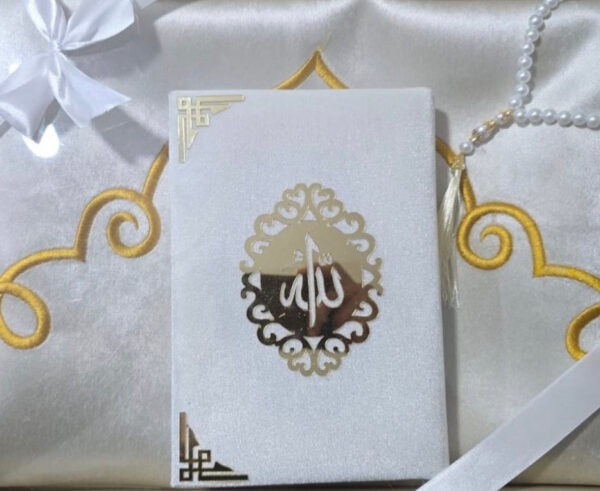 FullSizeRender_d101d693-f445-44de-a8c2-58d02e2bc1ed.jpg 💝 طاقم فاخر للقرآن الكريم – هدية راقية للمناسبات